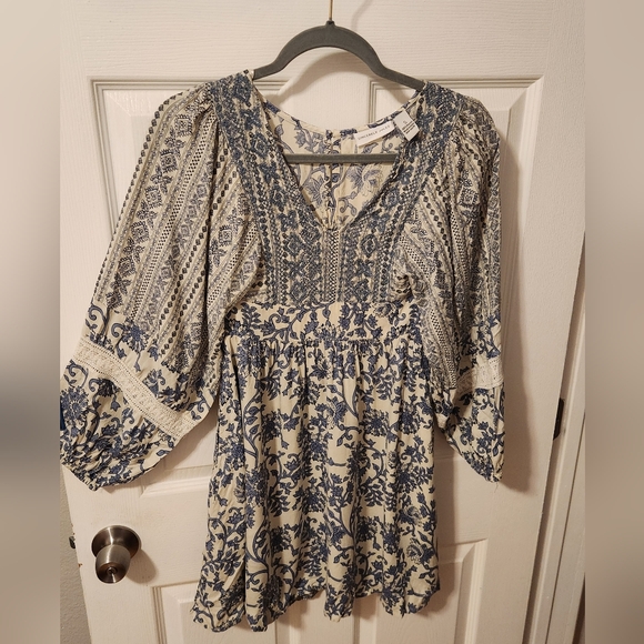❤️Sincerely Jules Blue and Cream Patterned Mini Dress Pit 15 - Picture 5 of 6